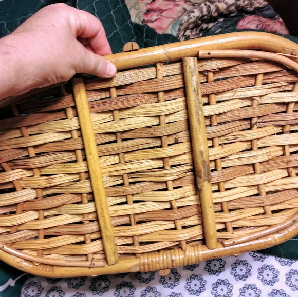 Vintage Bamboo or Reed Carrying Basket - Picture 3 of 4